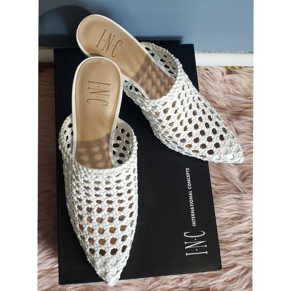 NWB INC CELESTIA LEATHER WHITE MULES - Picture 3 of 5